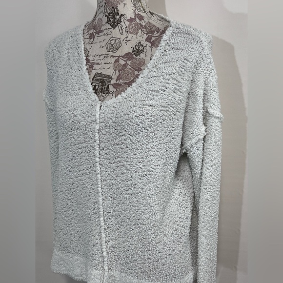 🛍️WARM & COZY Ivory boucle crew neck sweater size S. - Picture 2 of 12